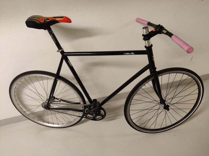Surly Steamroller musta 60cm jalkajarrulla Legendaarinen sinkula/fiksi runko Surlylta. Tama versio on varustettu aina