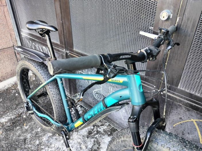 Insera Wampa Laskipyora Jalkiasennetulla RockShox Bluto joustokeulalla.